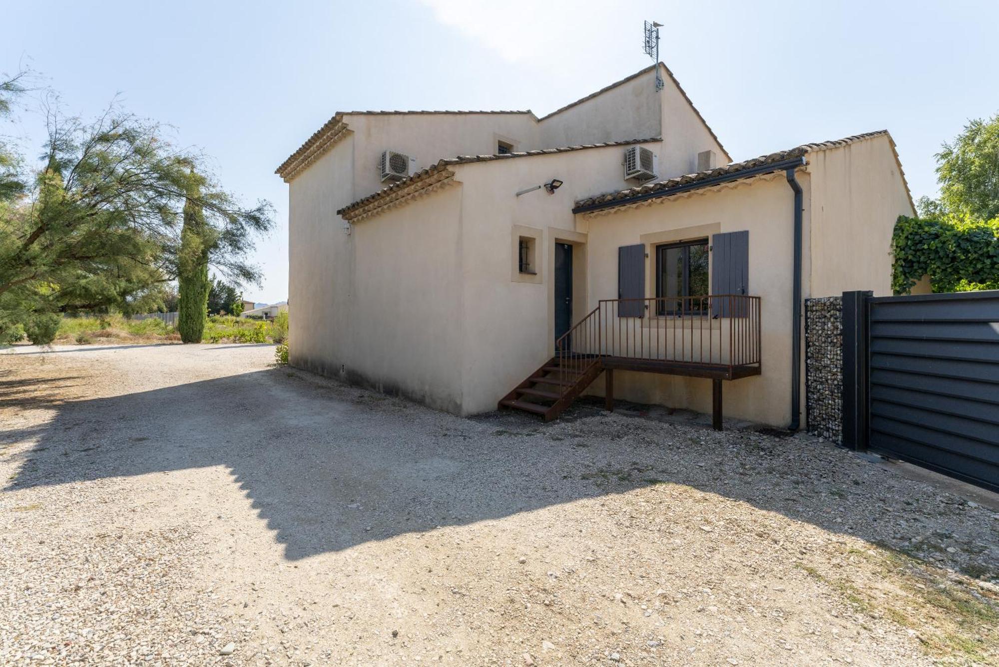 L'Ensemble Du Gite De Tante Berthe Camaret-sur-Aigues Екстериор снимка